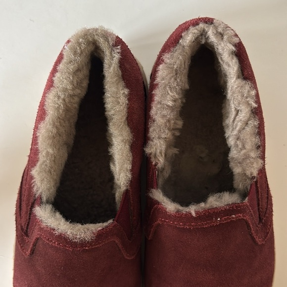 Cougar Women’s 7 Burgundy Slip-On Shoes Cozy Suede Shearling Warm Fall Spring - Picture 8 of 9